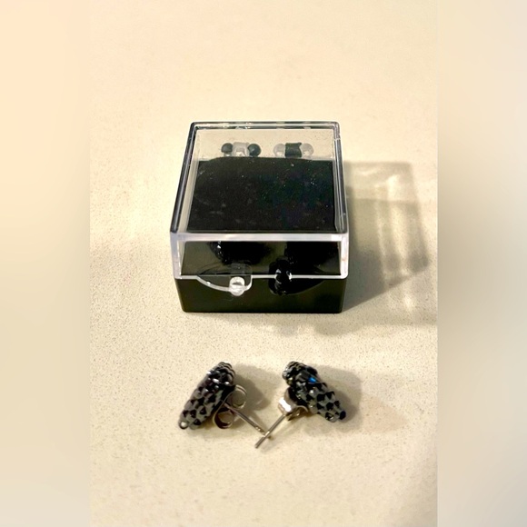 Handmade Earrings_with box - Picture 5 of 9